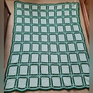 HandMade Crochet Blanket Afghan Vintage Cottagecore Grandma Green 67x53 Large. P